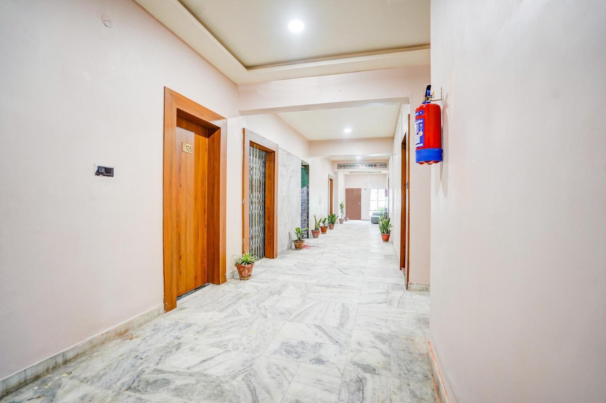 Super Collection O Ratan Lal Nagar Hotel Kanpur Exterior photo